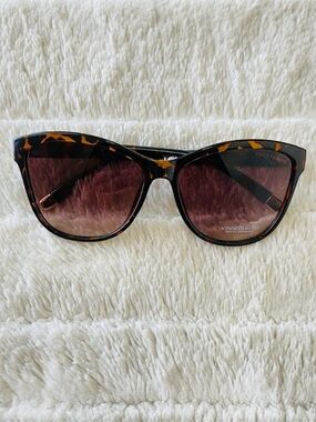 Vince Camuto Leopard Cat Eye Sunglasses New
